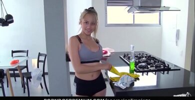 OPERACION LIMPIEZA - Colombian chick cleans up house and gets banged deep