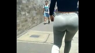 Chicas Desnudandose En La Calle