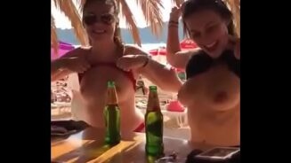 Chicas Enseñando Las Tetas Y El Chocho