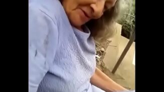 Follandome A La Abuela