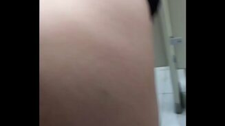 Porno En Baño Publico