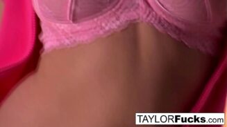 Taylor Vixen Solo