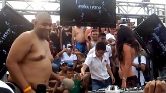 Tetas En Publico