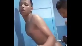 Tubo de red de vídeo con jóvenes gays