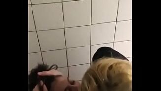 Camaras votage en baños de mujeres