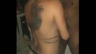 Porno en fiesta casera cornudo