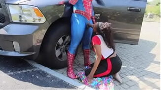 La niña araña porno