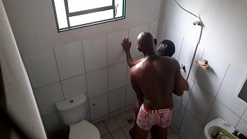 Video de sexo en el baño con cuñada